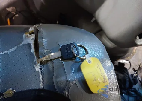 2011 Ford E-250 Commercial z USA, uszkodzony, nr VIN 1FTNE2EW6BDA04338